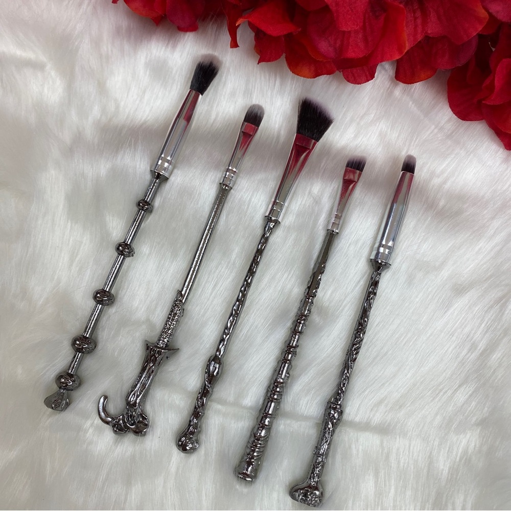 Harry Potter Wand 5 Piece Makeup Brush Set - Picture 5 of 13